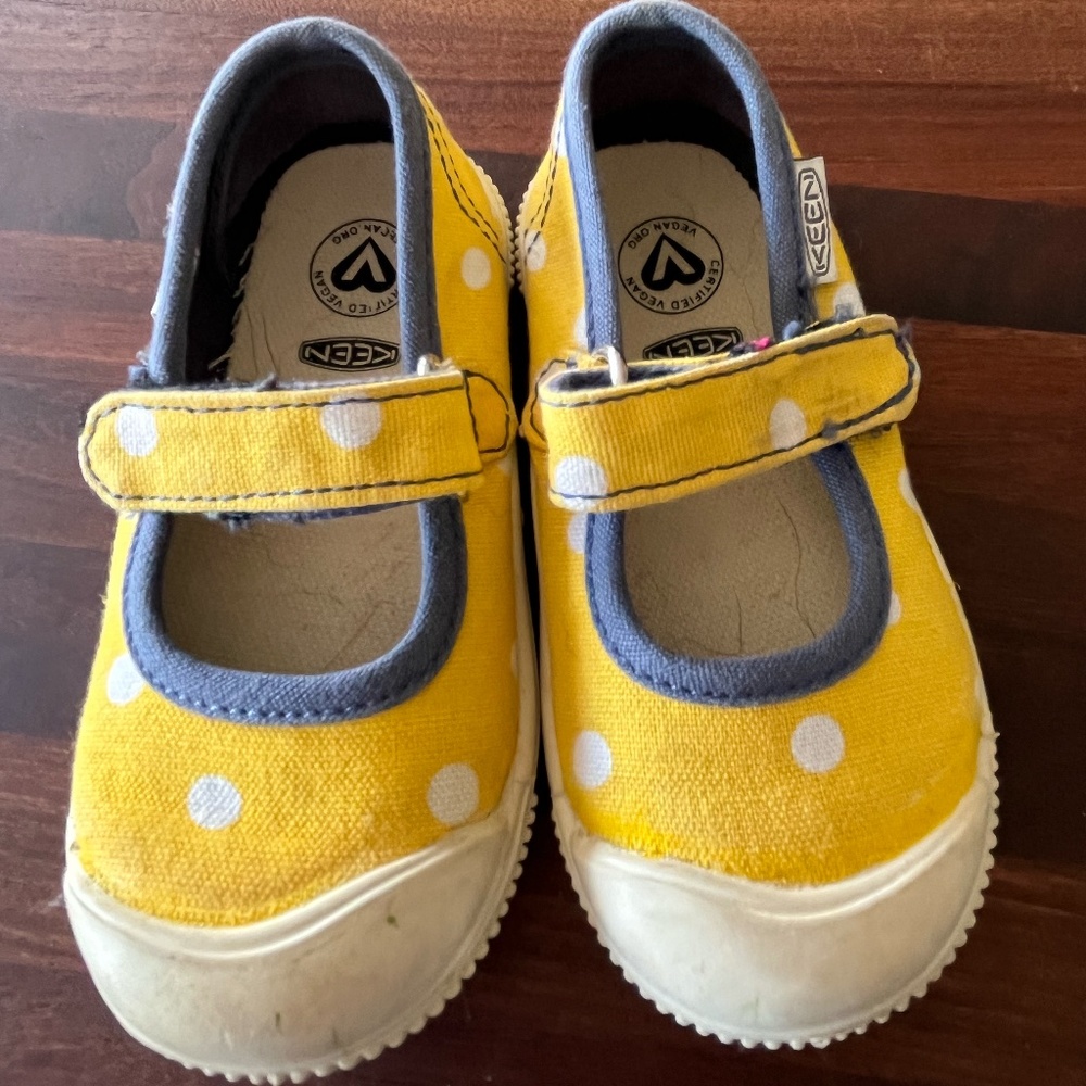 Keen toddler size 5 yellow with white polkadot canvas Mary Janes.